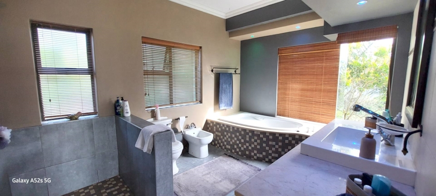 6 Bedroom Property for Sale in West Bank Eastern Cape